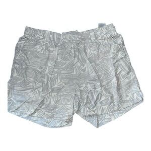 Columbia Gray Patterned Shorts size large Backcast